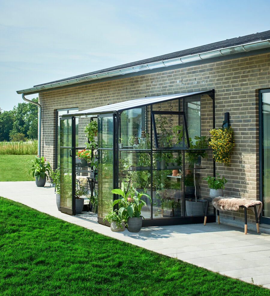 F09936_Halls_Qube_Lean-